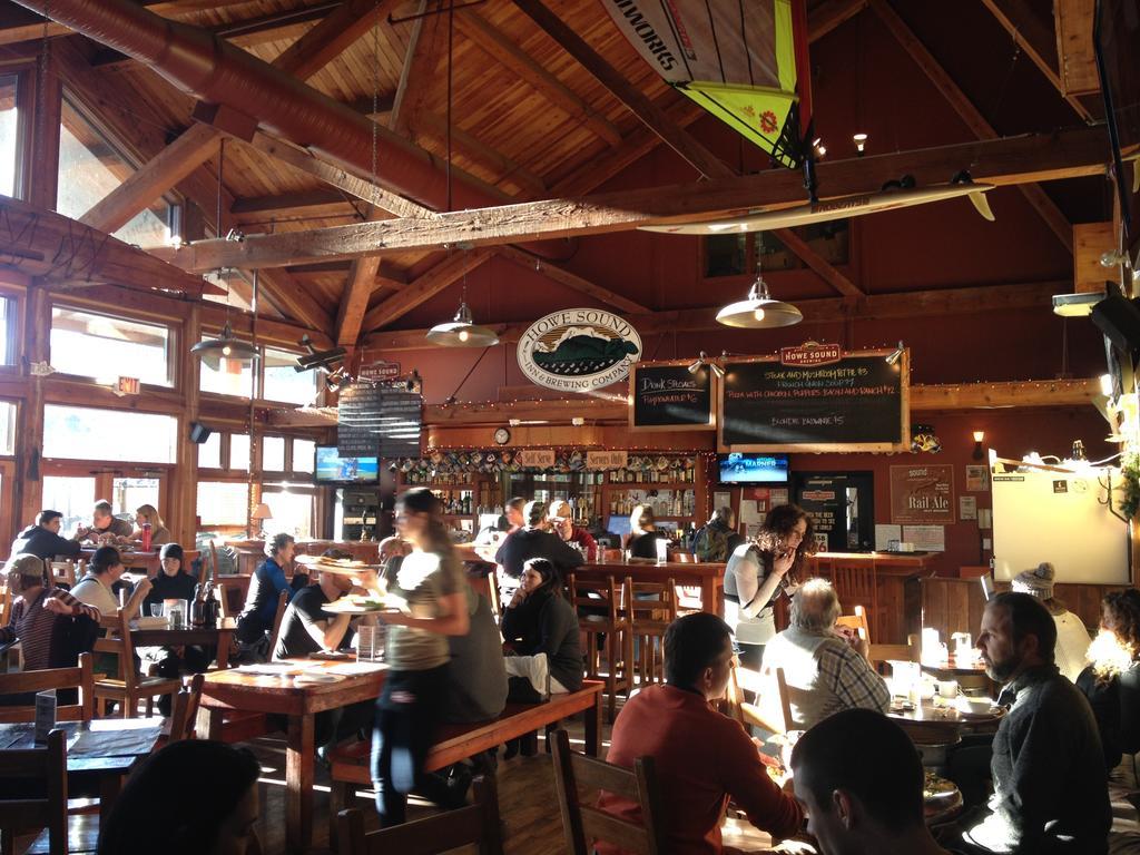 Howe Sound Inn & Brewing Company Squamish Eksteriør billede