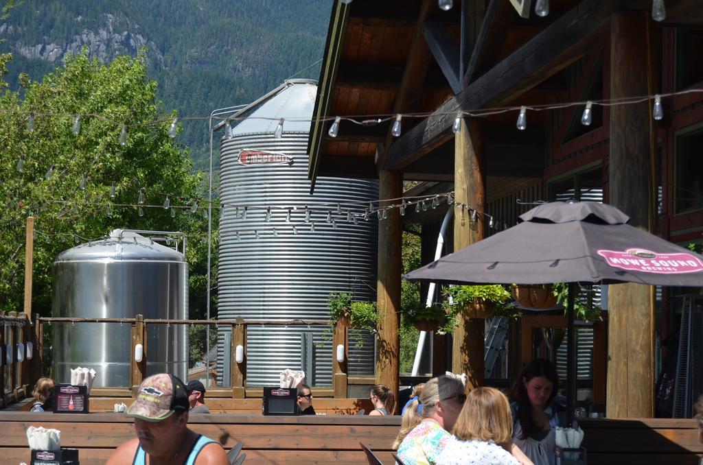 Howe Sound Inn & Brewing Company Squamish Eksteriør billede